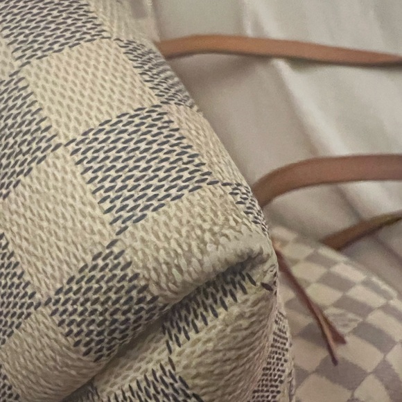 Louis Vuitton Lena MM Demier Azur - Picture 14 of 16